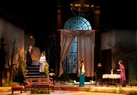 KERA CROSS 第5弾「骨と軽蔑」より。（撮影：引地信彦　写真提供：東宝 キューブ）