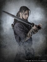 中村誠治郎扮するトールズ。