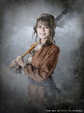 山崎紗彩扮するユルヴァ。