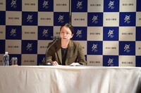 「2024 / 2025シーズン 演劇 ラインアップ」より、演劇芸術監督の小川絵梨子。