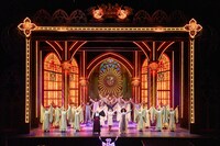 ブロードウェイ・ミュージカル「天使にラブ・ソングを…（シスター・アクト）」過去公演より。