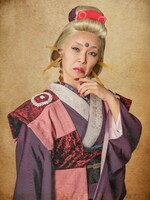 新原ミナミ扮する久代。