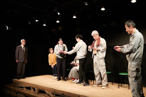 工藤俊作プロデュース プロジェクトKUTO-10 第23回公演「自慢の親父」より。（撮影：山田徳春 / 500G lnc.）