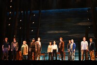 ブロードウェイミュージカル「カム フロム アウェイ」ゲネプロの様子。