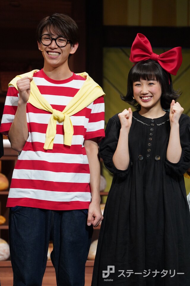 左から深田竜生、山戸穂乃葉。