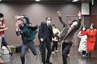 弦巻楽団演技講座 2023年度3学期「舞台に立つ」「ロミオとジュリエット」稽古の様子。