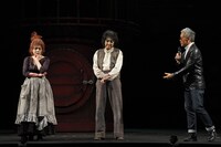 完成度の高さを熱弁する宮本亞門（右）と、途端に自信をなくす大竹しのぶ（左）と市村正親（中央）。