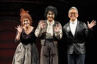 左から大竹しのぶ、市村正親、宮本亞門。