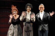 左から大竹しのぶ、市村正親、宮本亞門。