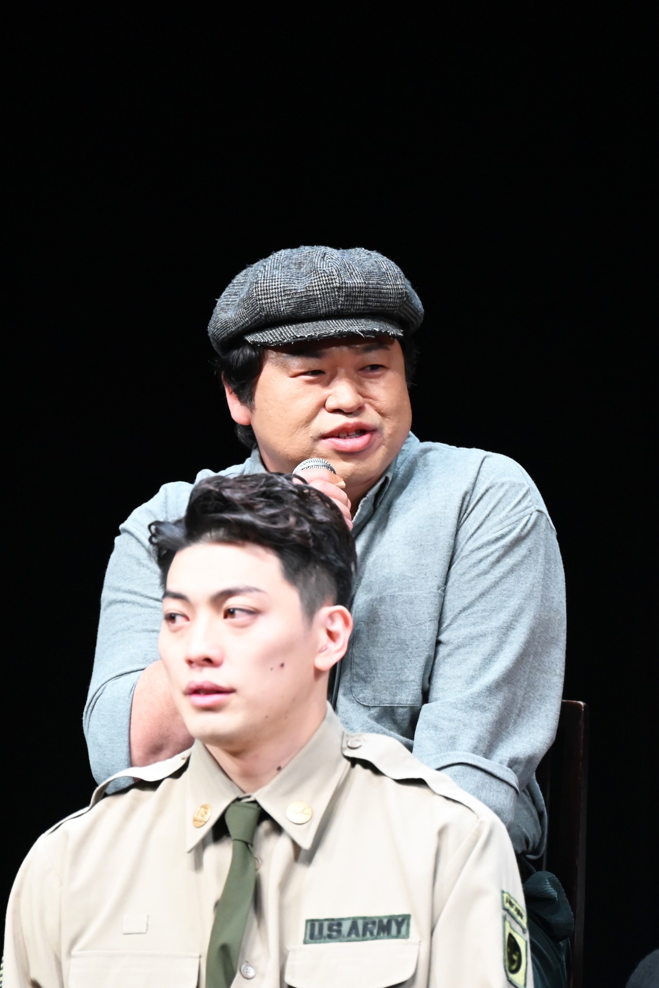 森山大輔（奥）