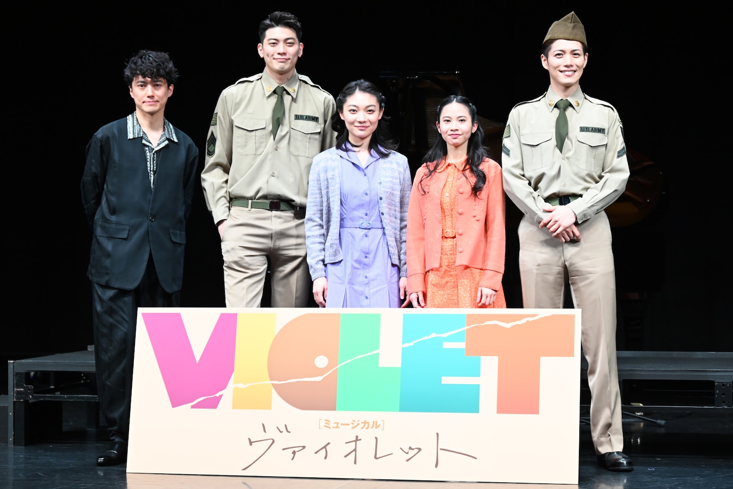ミュージカル「VIOLET」制作発表記者会見の様子。