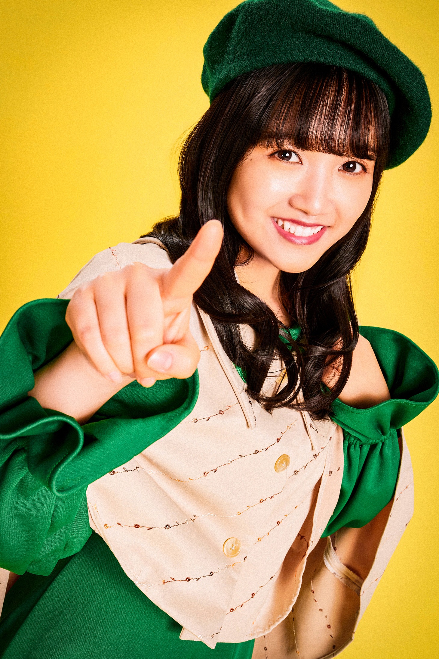 森村麻衣役の山崎玲奈のビジュアル。