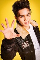 花川助三郎役の那須雄登のビジュアル。