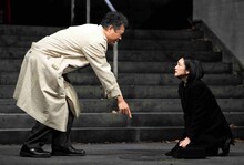 赤堀雅秋プロデュース「ボイラーマン」より。（撮影：引地信彦）