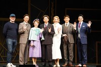 左からクリス・ベイリー、上川一哉、戸田恵子、増田貴久、珠城りょう、小野田龍之介、渡辺大輔。