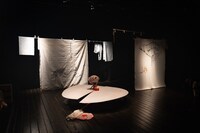 「赤と黄色の夢」より。（撮影：志賀耕太）