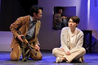 文学座3月アトリエの会「アンドーラ 十二場からなる戯曲」より。（撮影：宮川舞子）