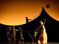 「メディア / イアソン」より。（撮影：細野晋司）