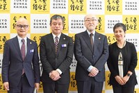 左から東京文化会館の大橋昭則営業推進担当課長、猪俣聖人副館長、音楽監督の野平一郎、梶奈生子事業企画課長。