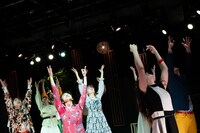 アマヤドリ本公演「『人形の家』疾走版」より。