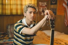 マイク役の木原瑠生のビジュアル。