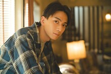 マイク役の吉高志音のビジュアル。