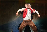 「うねり～踊らない二人～」より。