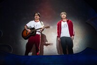 「うねり～踊らない二人～」より。