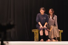 排気口「光だと気づいた順に触れる指たち」より。（撮影：中野裕麻）