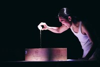 カンパニーデラシネラ 新作公演「the sun」より。（撮影：鈴木穣蔵）