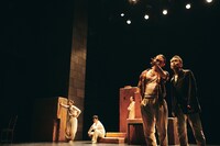 カンパニーデラシネラ 新作公演「the sun」より。（撮影：鈴木穣蔵）