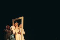 カンパニーデラシネラ 新作公演「the sun」より。（撮影：鈴木穣蔵）