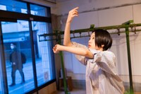 涌田悠企画 新作公演《じっくりとみんなでつくる短歌deダンス》vol.2「ヤッホー、跳べば着く星」より。（撮影：前澤秀登）