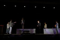 「三越劇場 怪事件推理 『ステンドグラスと二つの贖罪（しょくざい）』」より。（撮影：辺見真也）