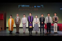 ステンドグラスが生み出す光と影…観客参加型ミステリー「三越劇場 怪事件推理」幕開け