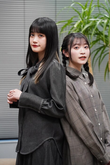左から小泉萌香、岩田陽葵。