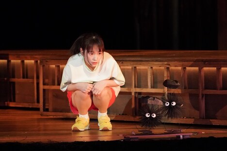「舞台『千と千尋の神隠しSpirited Away』」より、川栄李奈演じる千尋。