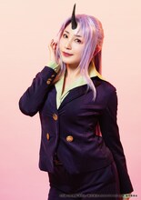 吉川友扮するシオン。