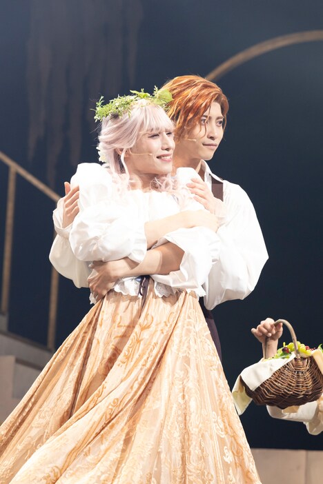 「青山オペレッタ THE STAGE ～メッザ・ルーナ / 光と影～」より。