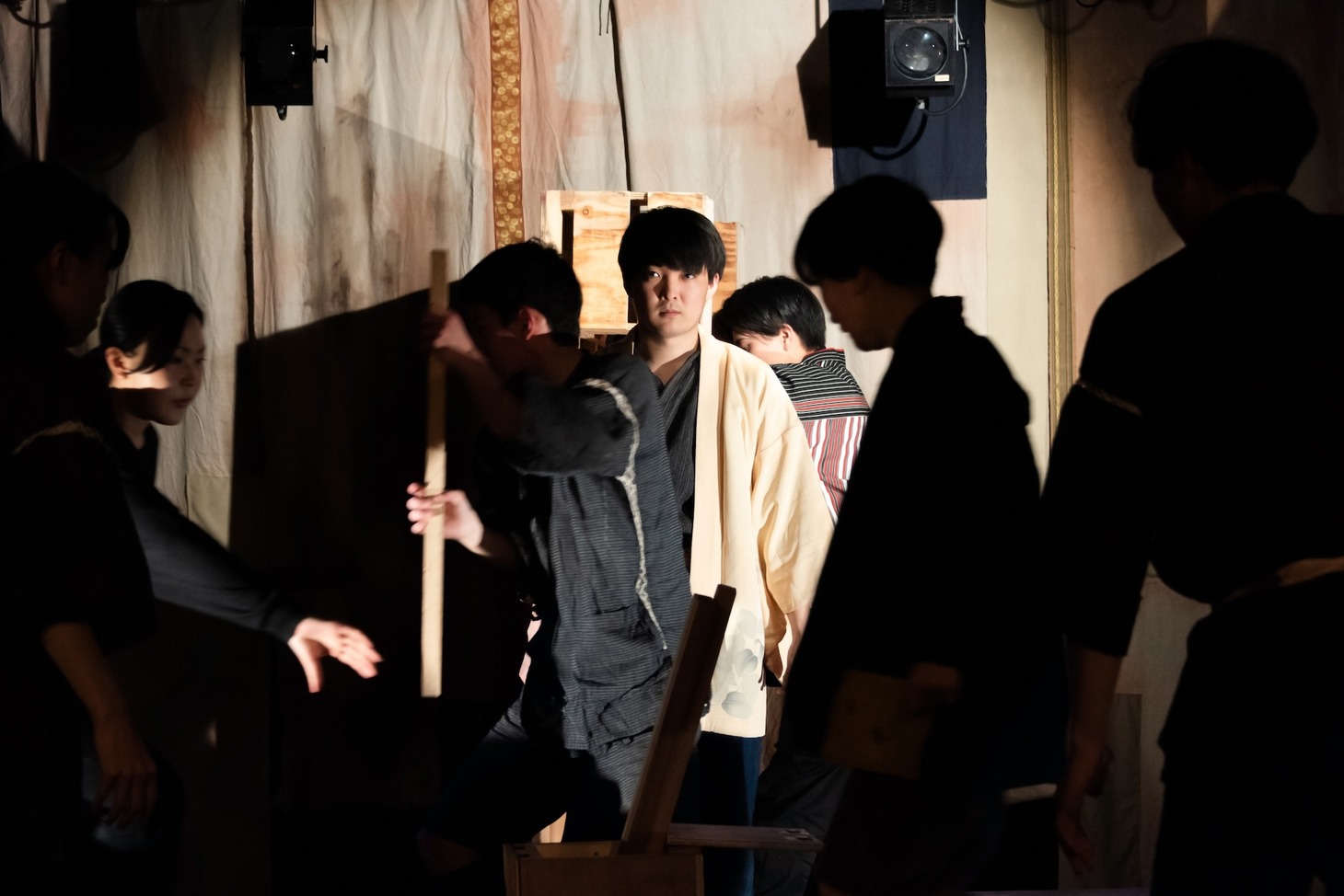 劇団 身体ゲンゴロウ 5周年公演「ナマリの銅像」より。（撮影：古池安由実）