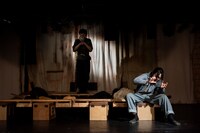 劇団 身体ゲンゴロウ 5周年公演「ナマリの銅像」より。（撮影：古池安由実）