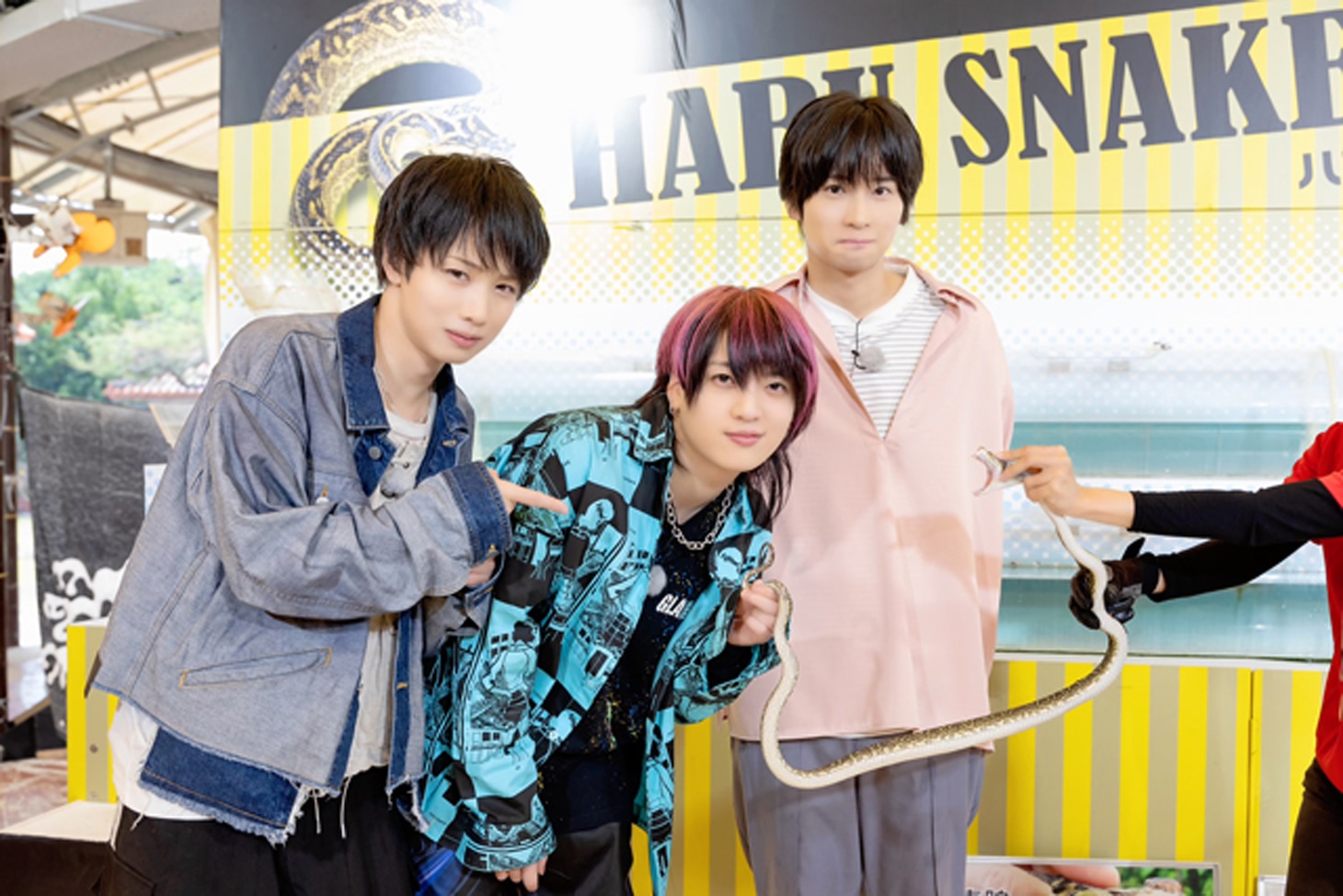 「沖縄編」より、左から植田圭輔、廣野凌大、荒牧慶彦。(c)フジテレビ