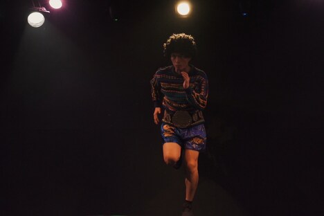 セビロデクンフーズ「石田、ゴーゴーヘブン！」より。（撮影：中村元彦）