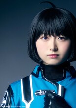 其原有沙扮する雨取千佳。