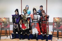 前列左から早乙女友貴、梅津瑞樹、荒牧慶彦、廣野凌大、後列左から玉城裕規、松本利夫。