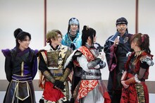 前列左から早乙女友貴、梅津瑞樹、荒牧慶彦、廣野凌大、後列左から玉城裕規、松本利夫。