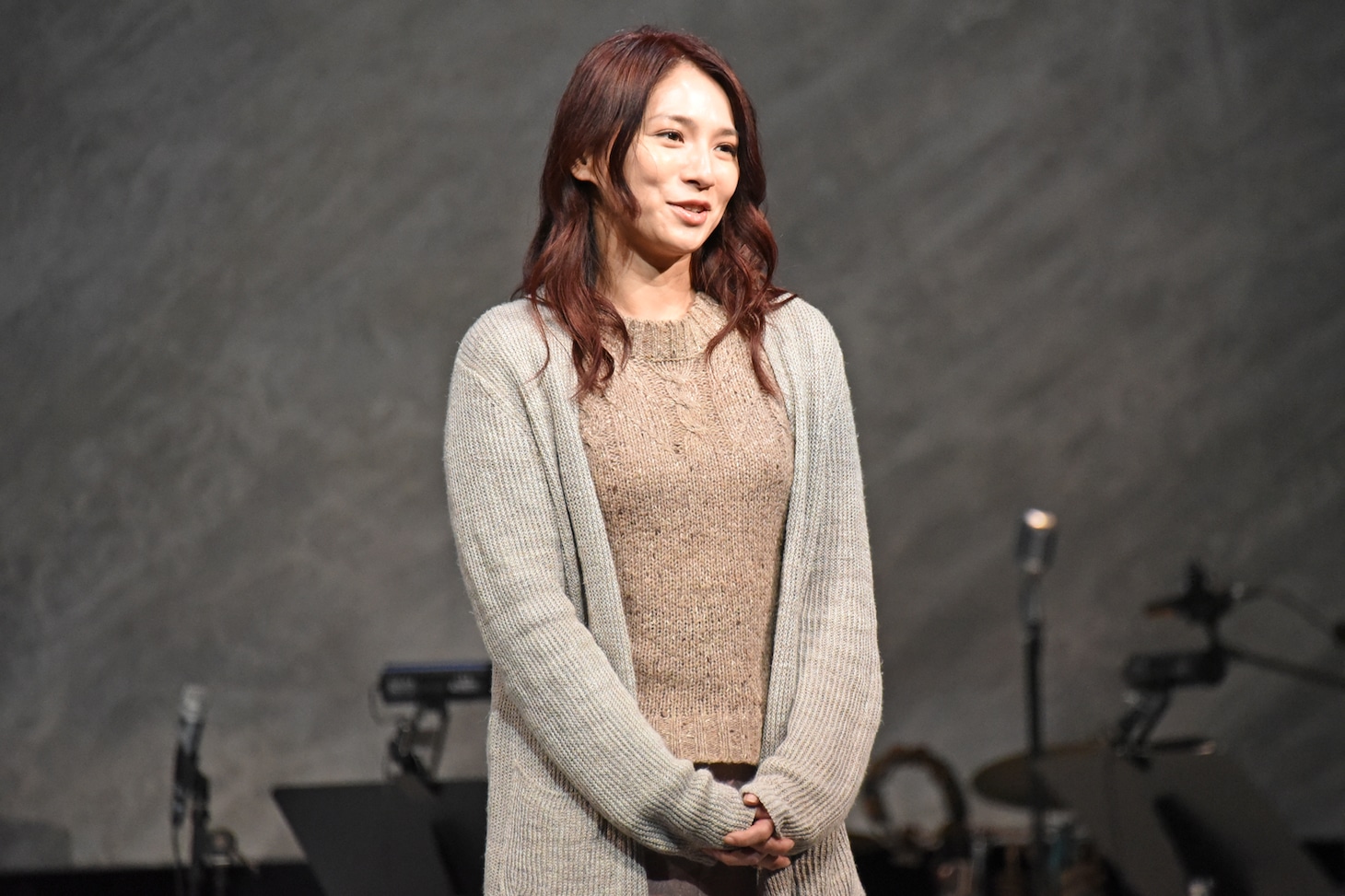 野波麻帆