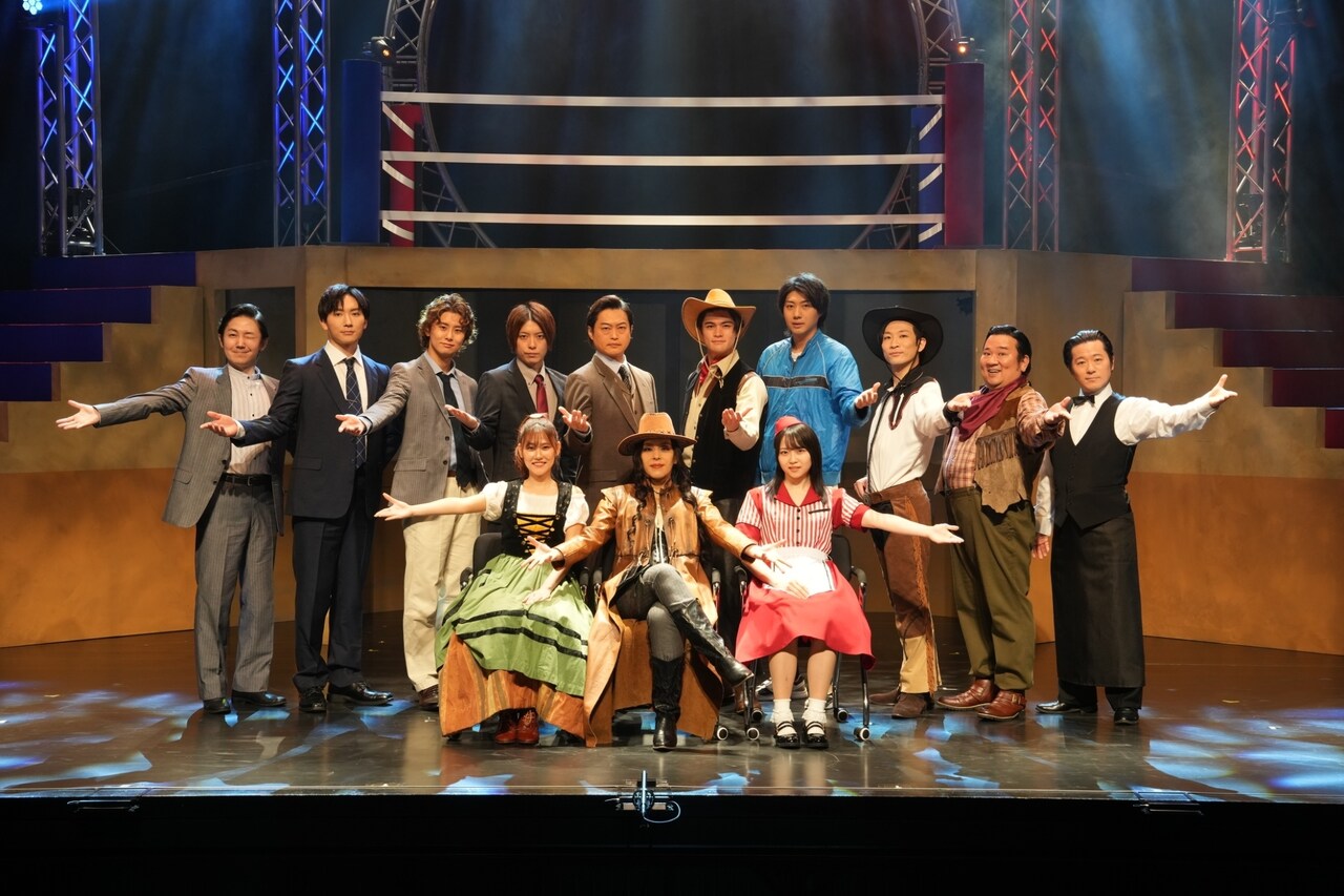 劇団ホチキスによる“デュアルコメディ”「ワイルド番地」開幕、主演は石川雷蔵