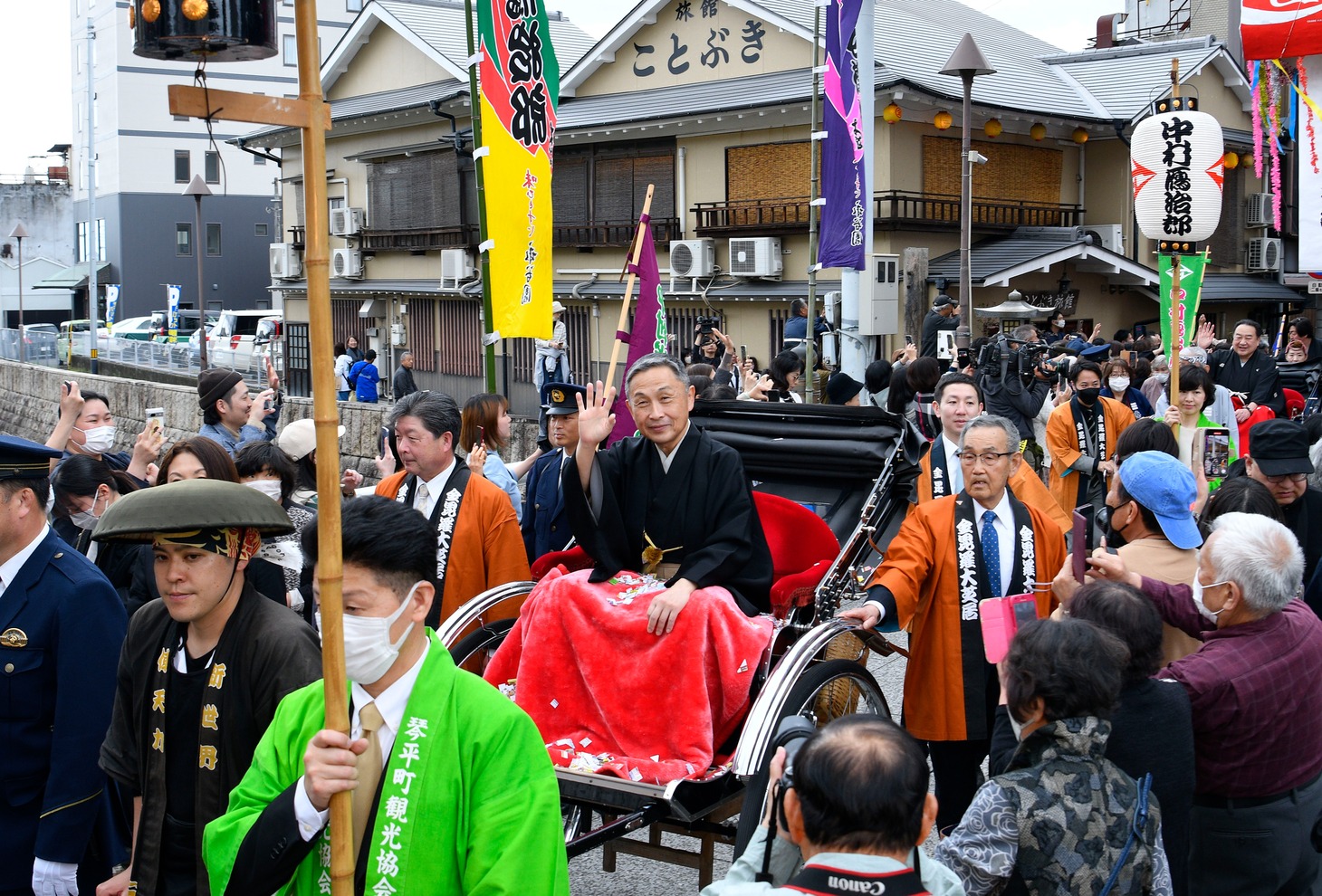 「第三十七回 四国こんぴら歌舞伎大芝居」初日前日に行われたお練りに登場した中村雀右衛門。(c)松竹