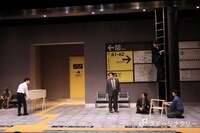 シス・カンパニー公演「カラカラ天気と五人の紳士」より。（撮影：宮川舞子）